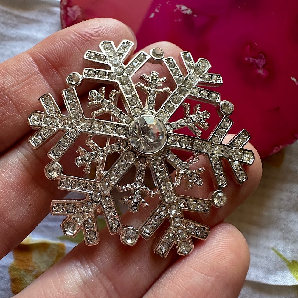 Vintage Snowflake Brooch